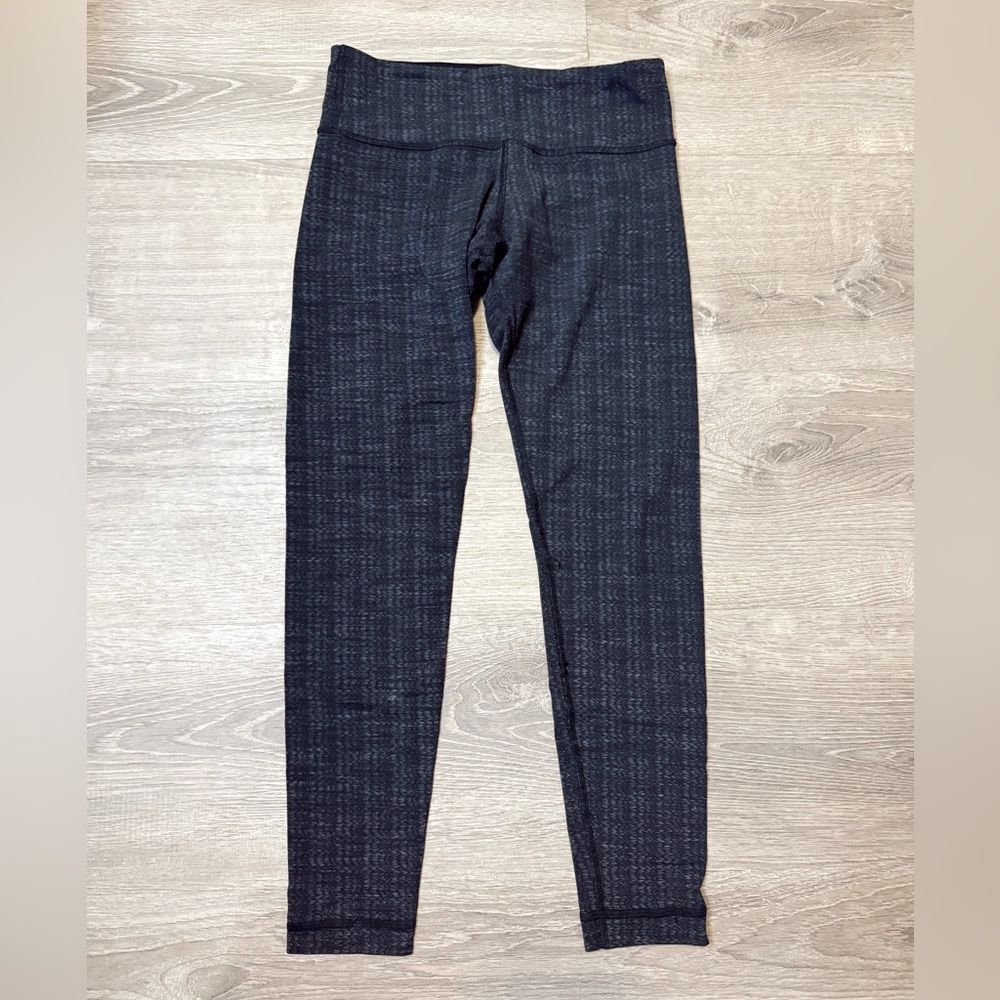 •LULULEMON• PATTERNED LEGGINGS